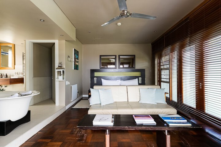 Room 34 of 221