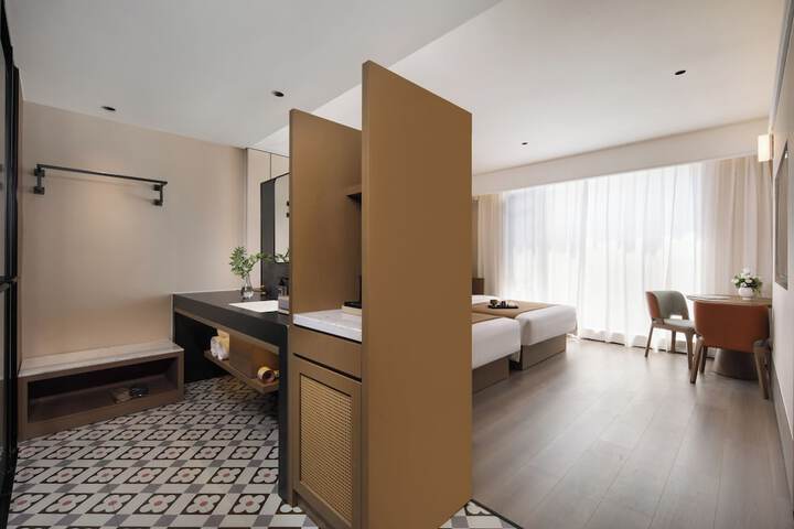 Room 33 of 73
