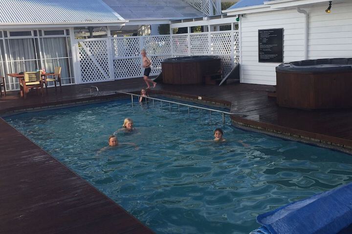 Pool 33 of 74