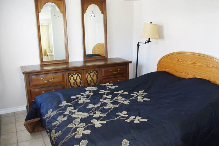 Room 2 of 10