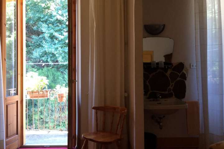 Room 13 of 20
