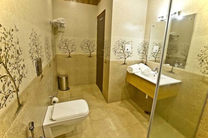Room 42 of 75