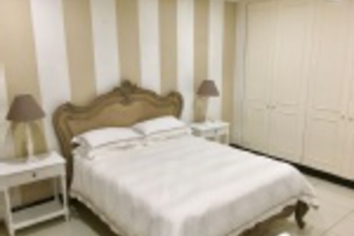 Room 5 of 216