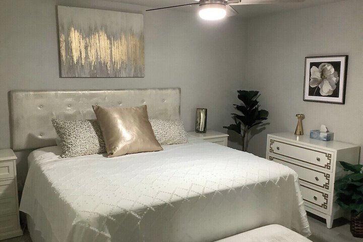 Room 6 of 99