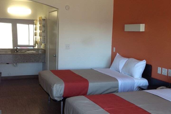2 Double Beds (3 of 12)