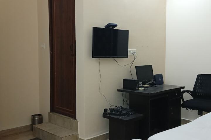 Room 32 of 61