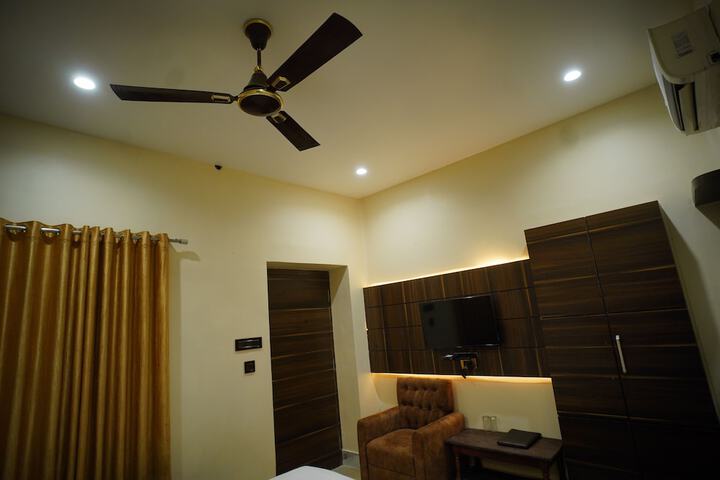 Room 15 of 19