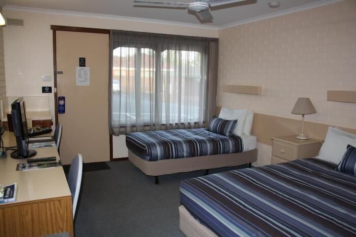 Room 4 of 4