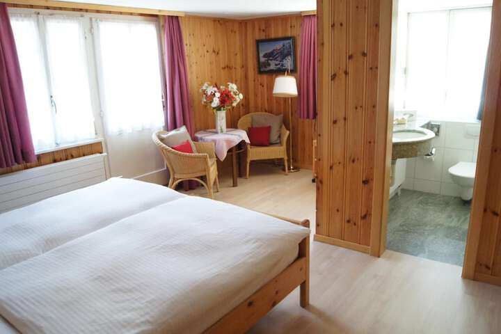 Room 28 of 65