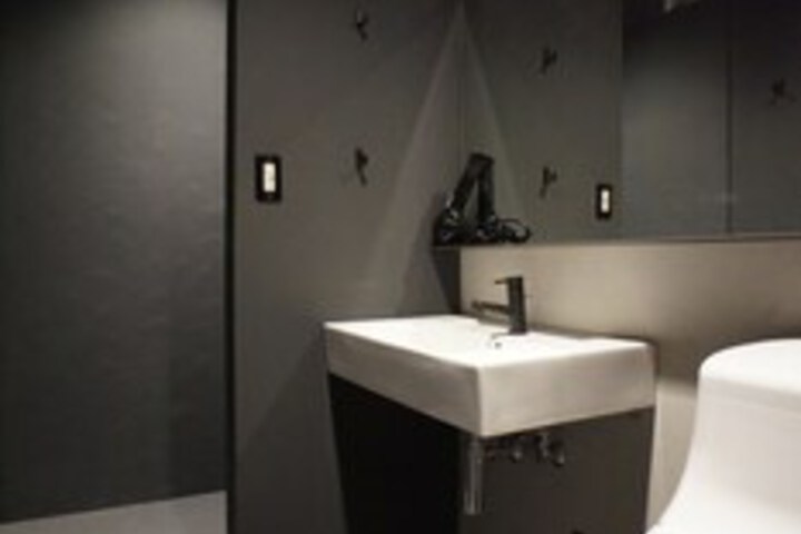 Room 7 of 214
