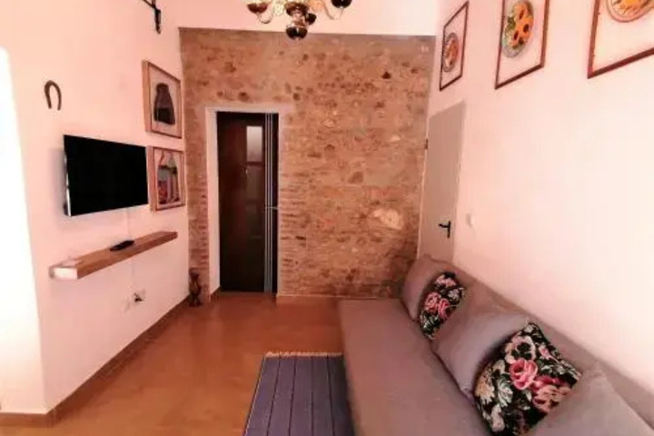 Room 11 of 19