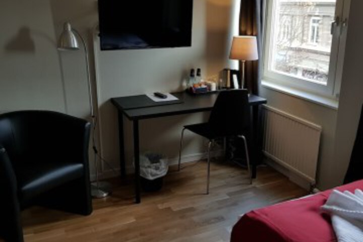 Room 13 of 35