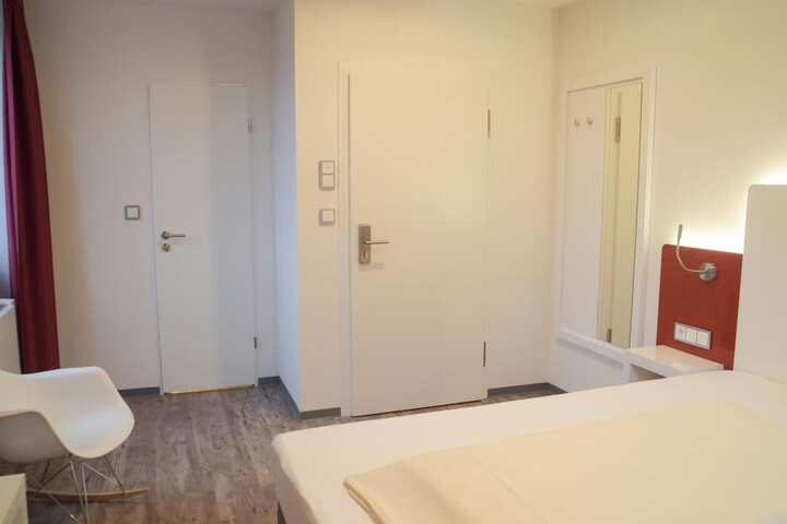 Room 11 of 32