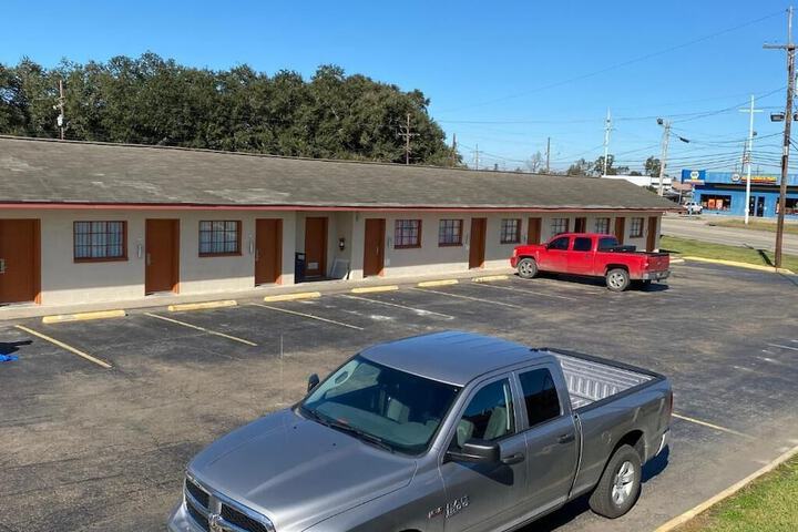 Property Grounds 28 of 33