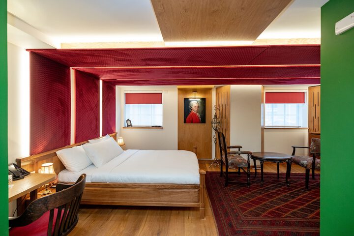 Room 93 of 171