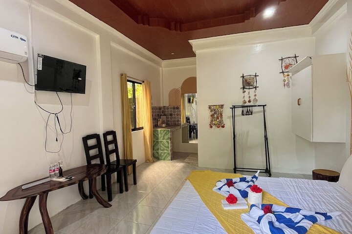 Room 11 of 33