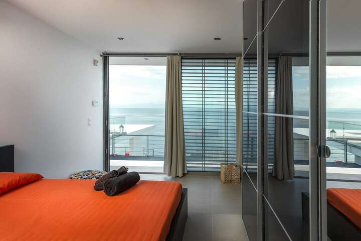 Room 15 of 142