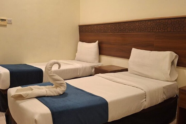 Room 9 of 27