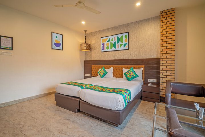 Room 8 of 32