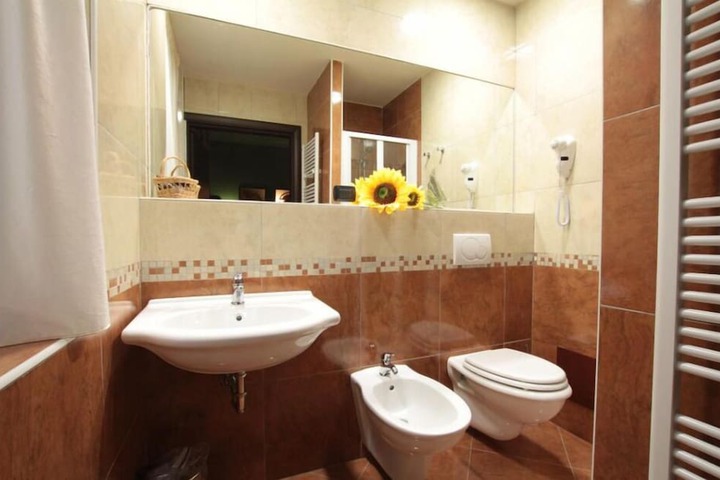 Room 10 of 29