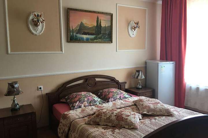 Room 6 of 28