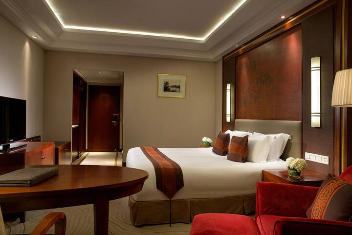 Room 4 of 99