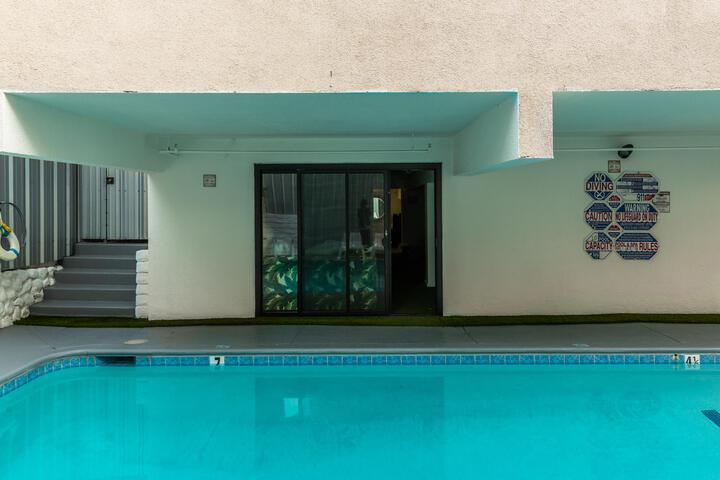 Pool Hotel