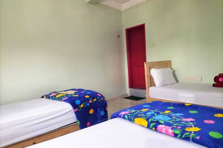 Room 4 of 16