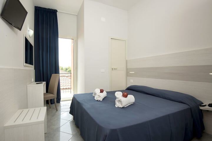 Room 3 of 16