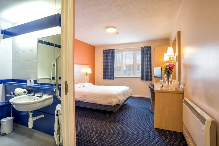 Room 4 of 30