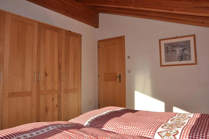 Room 2 of 10