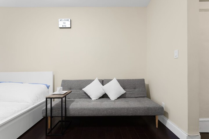 Room 9 of 10