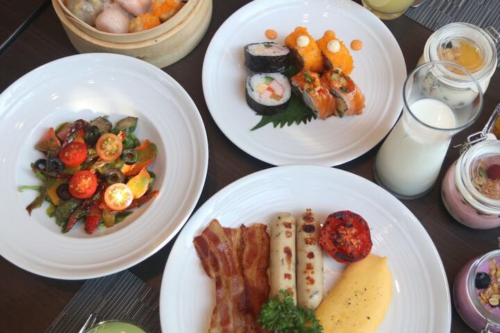 Breakfast/Coffee Service 180 of 261