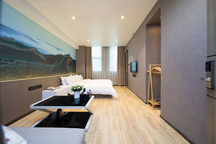 Room 17 of 46