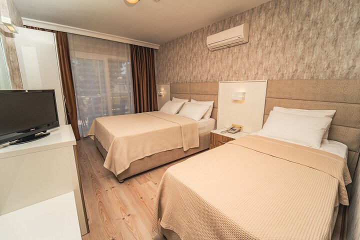 Room 13 of 66