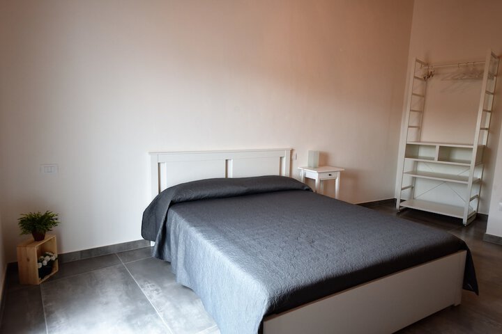 Room 4 of 16