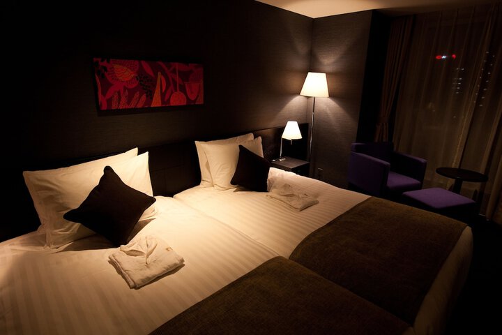 Room 12 of 120