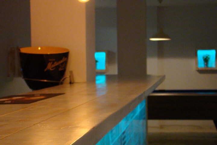 Lounge 27 of 37