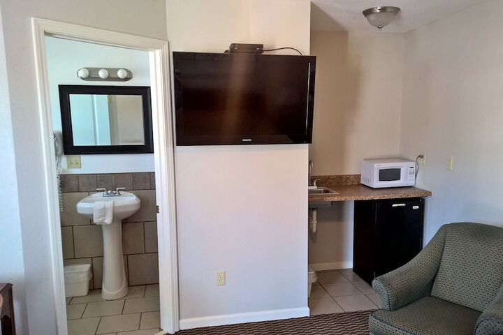 Room 4 of 12