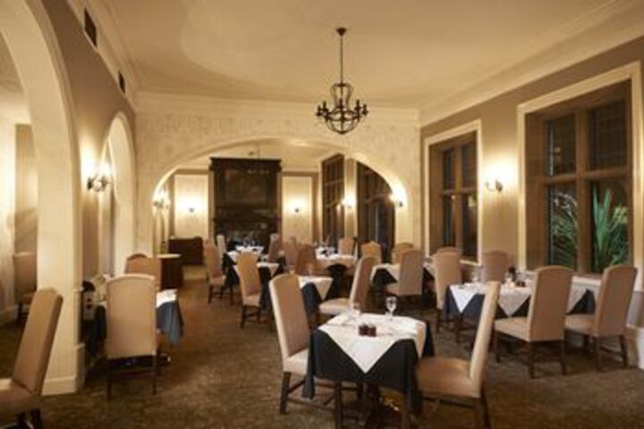 Dining 7 of 42
