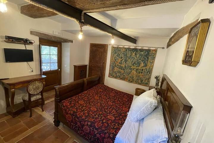 Room 5 of 37