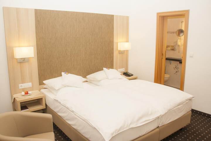 Room 8 of 38