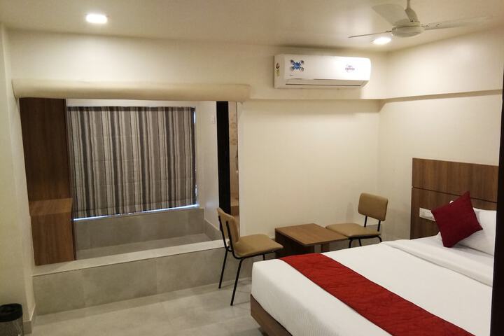 Room 9 of 25