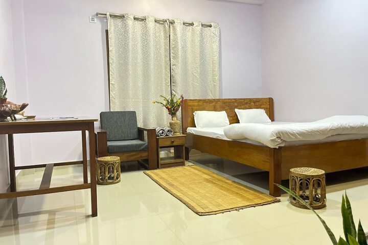 Room 4 of 13