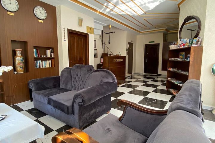 Guest Lobby