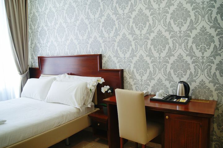 Room 9 of 19