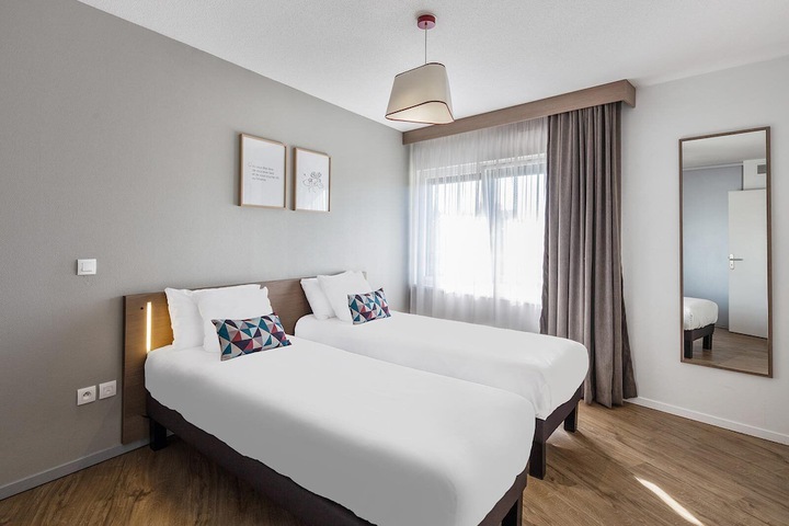 Room 10 of 24