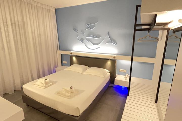 Room 37 of 172