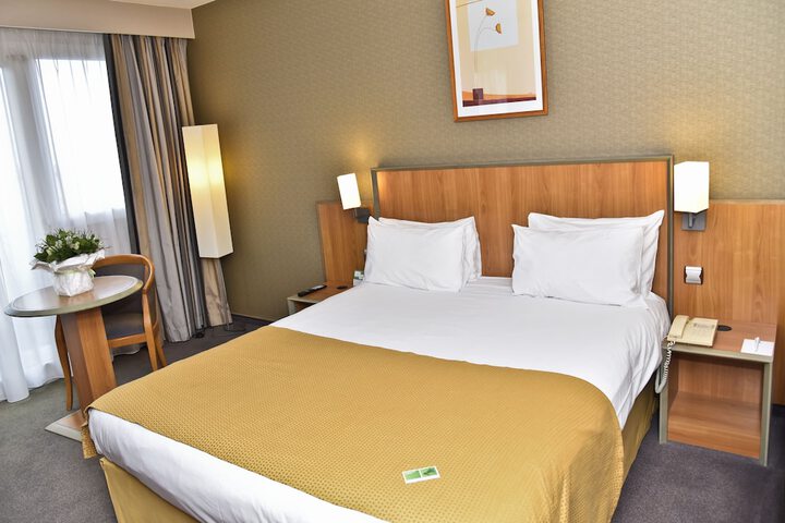 Room 3 of 62