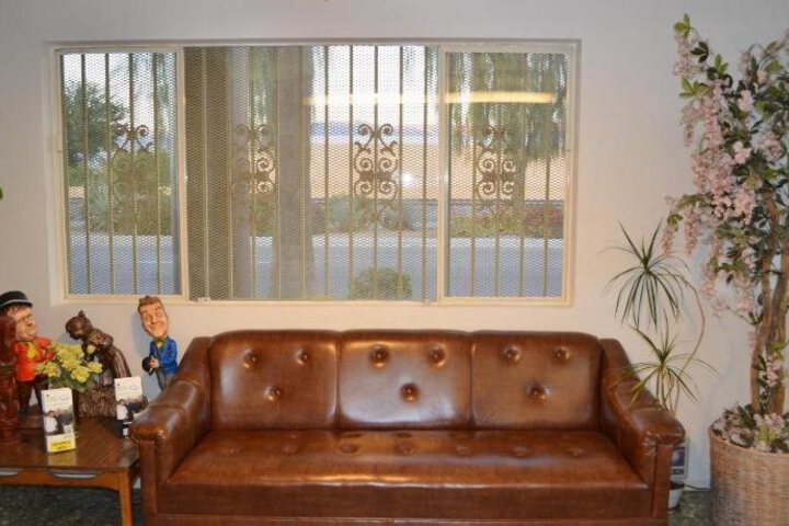 TROPICS MOTOR HOTEL